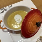ルヴェール - ◉ 安納芋と紅はるかのクリームスープ
      　☘️ お芋さんの香りをしっかり抽出した
      　　甘くて濃厚なスープでした！