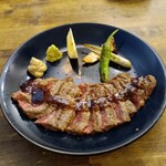 宇久 - ステーキ(ワサビ、粒マスタード、醤油とワイン？) エリンギ、ししとう、ネギ