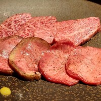 Yakiniku BarBies - タン塩二種食べ比べ
                    ～燻製タン塩・上タン塩～