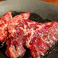 Yakiniku BarBies - 上ハラミ(タレ)
                    、極上和牛(タレ)