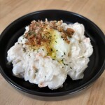 Pizzeria NICOLA 六甲店 - 半熟卵のポテトサラダ