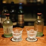 バー・ストランド - ② 五島ジン（現行モデルと試作蒸留）の飲み比べ：ロック