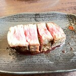 肉山 おおみや - 熊本産　赤牛のモモ肉