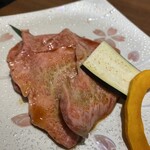 焼肉ホルモン酒場 陽真 - トモ三角