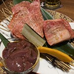 焼肉ホルモン酒場 陽真 - サシが入って美味しいです、レバー新鮮です