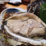 天鮨 - 大きな岩牡蠣