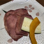 焼肉ホルモン酒場 陽真 - タン塩はやっぱり塩で