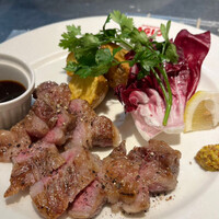 黒毛和牛カタロース肉の炭火焼き
