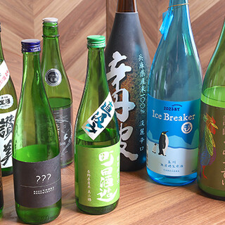 全国各地の地酒や自家製レモンサワーをはじめ、多彩な一杯♪