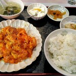 中華料理 愛福楼 - エビチリ卵セット1180円。