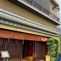 伊勢廣 京橋本店 - 京橋焼鳥ロード奥　落ち着いた佇まい