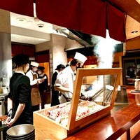 伊勢廣 京橋本店 - 2階カウンター前焼き台