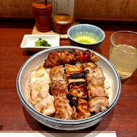 伊勢廣 京橋本店 - 5本丼には鶏スープと野沢菜漬