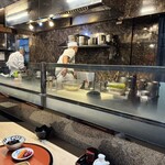 関西割烹 橘家 - 無駄のない動きでキビキビ働くお二人。