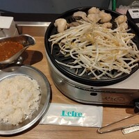 十勝ハーブ牛焼肉 MONMOM - 十勝ハーブ牛ホルモンカレー