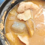 とん汁うどん だっぺ - 豚肉・ごぼう・こんにゃく・大根・にんじんと、野菜を豊富に使うのは花の季系列ならでは