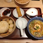 551蓬莱 梅田阪神バル横丁店 - 