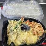 太鼓判亭 - 年越し蕎麦と天ぷら盛り合わせ