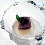 九つ井 本店 - まずはお通し『あじさい豆腐』 ワインゼリーがのっています☆