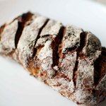 サンス エ サンス - 名前見なかった。オレンジピールとアプリコットとくるみが入ってた？！ハード系のパン。