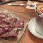 和牛ハツのカルパッチョと川えびのフリット