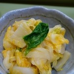 鯉とうなぎのまるます家 - 白菜の浅漬け