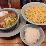 シンちゃんラーメン - もり中華＋白めし(無料)