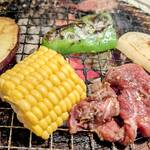 牛繁 - 料理写真:七輪で焼肉