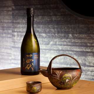 ソムリエ厳選の日本酒とワインのペアリングで贅沢なひとときを
