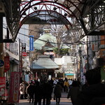 弘明寺丿貫 - 商店街から弘明寺を見る