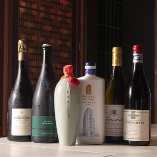 稀少なワインや日本酒、熟成紹興酒までマニア垂涎の品揃え