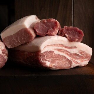 全国の銘柄豚に独自の手当てを施す