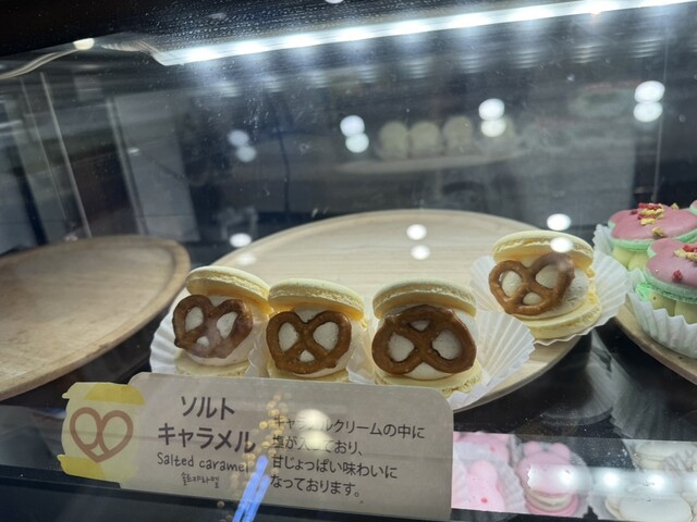 over macaron Kanryu Plaza Ten - Shin Okubo/Macaroon | Tabelog