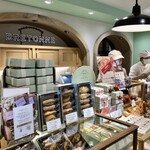 ビスキュイテリエ ブルトンヌ - お店は小田急百貨店地下１階にあります