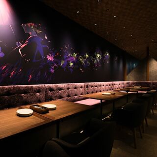 京都美術工芸大学の方のアート作品や工芸品も楽しめるモダン空間