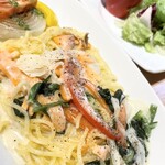 むさしの森珈琲 - 料理写真: スモークサーモンとほうれん草のクリームパスタ 