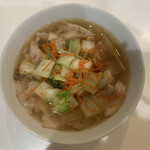 曽我製麺 - みそラーメン（炒めた白菜、人参、チャーシュー、メンマ）
                                息子と取り分け