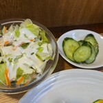 キッチン ブルー グローブ - サラダ、お新香のアップ