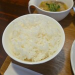 キッチン ブルー グローブ - ご飯大盛りのアップ