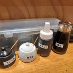 天ぷらとワイン 小島 - 卓上の調味料。