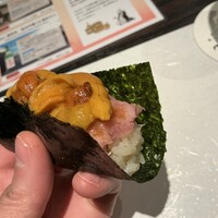 鮨 やまけん 銀座店 - “のりの舞”ウニとマグロのこぼれ巻き