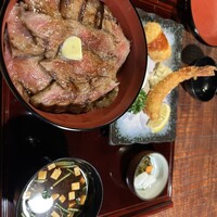 赤坂 津つ井 総本店 - ビフテキ丼とエビフライ&クリームコロッケ
