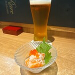 卓 - 生ビールとお通し