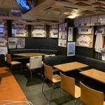 スポーツバー BASE - たくさんのユニフォームがあります。