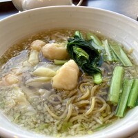 過門香 點 有楽町イトシア店 - 海老ワンタン麺に近づいて