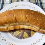 ブーランジェリー スドウ - ピーナッツクリームたっぷりのコッペパン