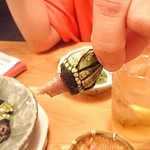 酒菜と炭 てりや - カメノテの中身