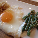 トーコーキッチン - 目玉焼き 副菜二品
