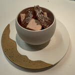 メイ - 9皿目
      苺のソース、フロマージュブラン、苺のムース、ルビーチョコ。