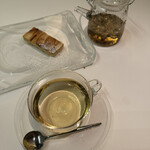 メイ - ハーブティー、リンゴのタルトがメタクソ美味い！
      